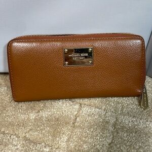 Michael Kors Fulton brown pebble leather large zippered wallet